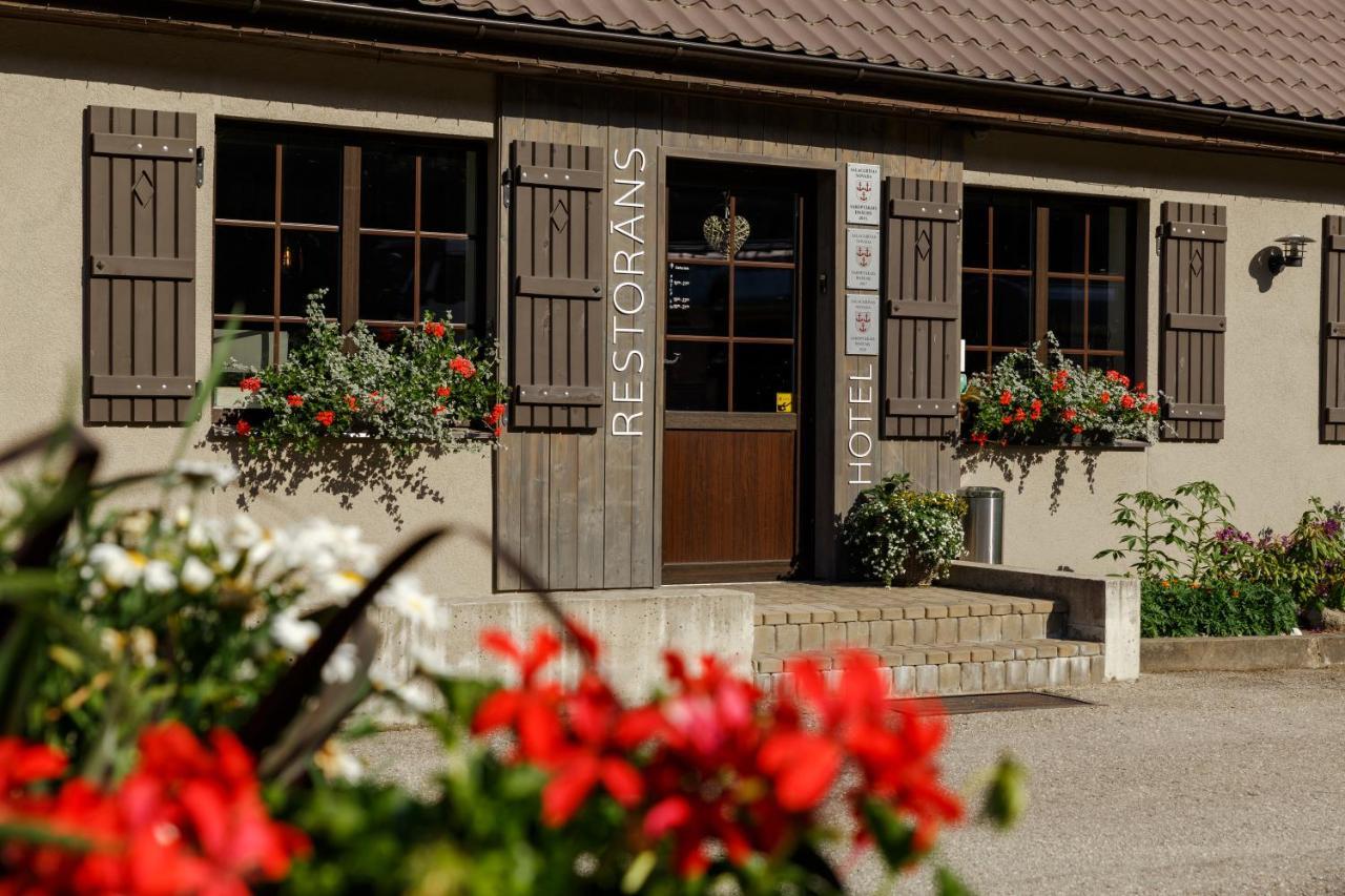 Plavas Hotel Ainazi Exterior photo